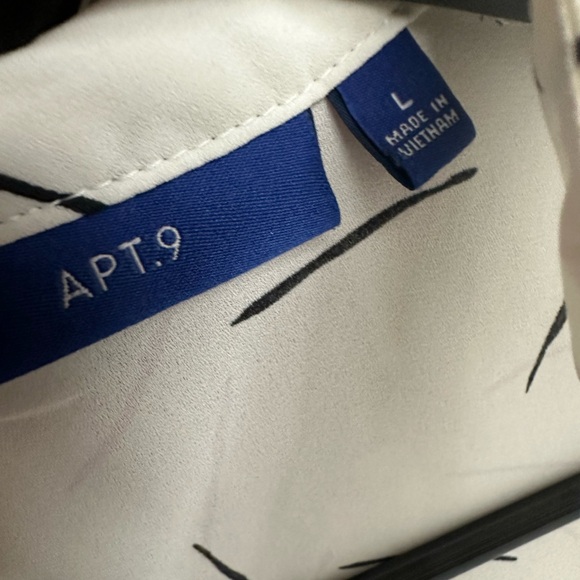 Apt. 9 Women’s Sleeveless blouse - Picture 5 of 5